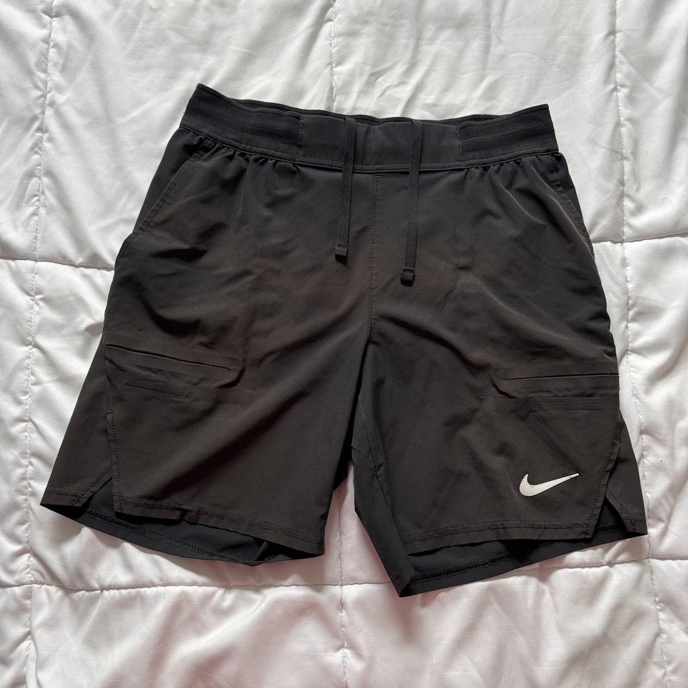 Nike Stride Mens Black Athletic Training Shorts Small Pockets Running Active